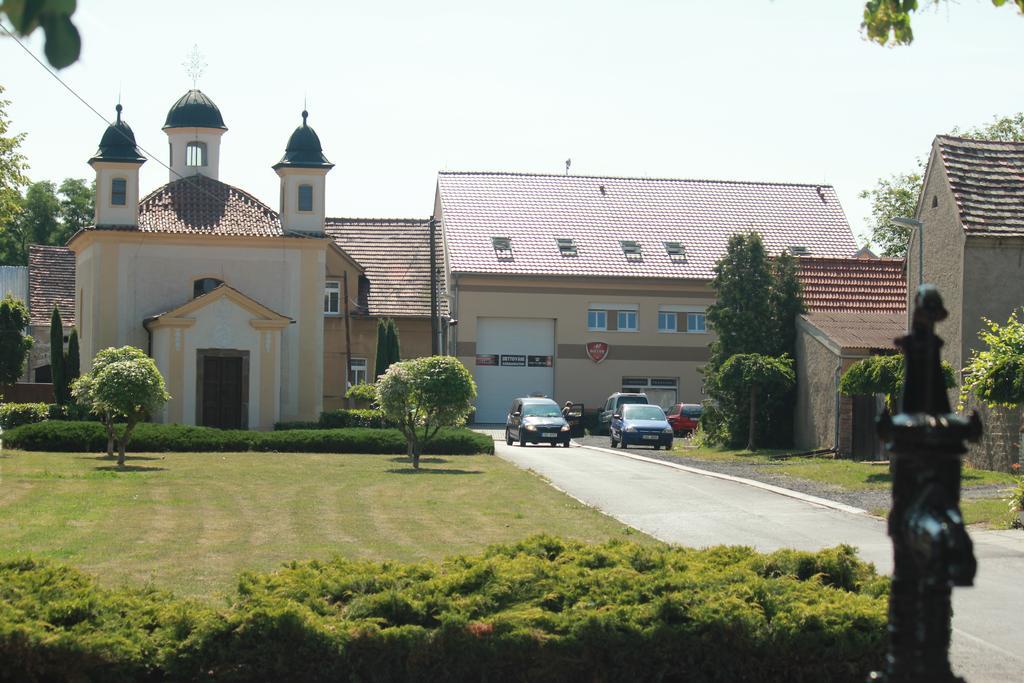 Penzion Piller Chvalin Экстерьер фото